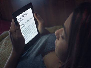 nuevo kindle paperwhite para leer en la oscuridad de tu dormitorio